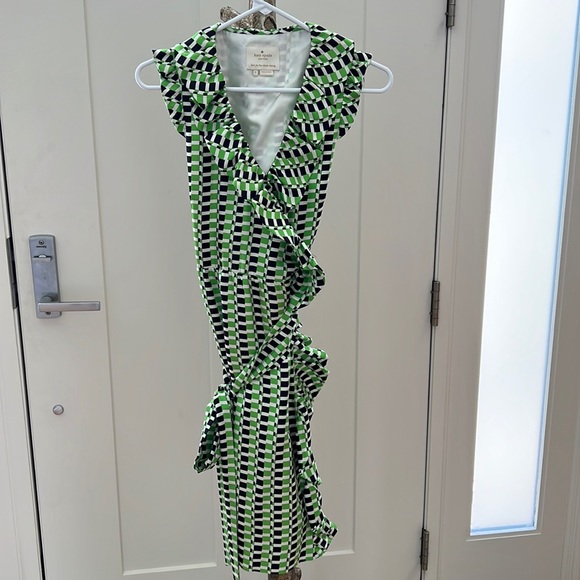 kate spade Dresses & Skirts - Kate spade like new navy and lime ruffle dress size 2 wrap around belt